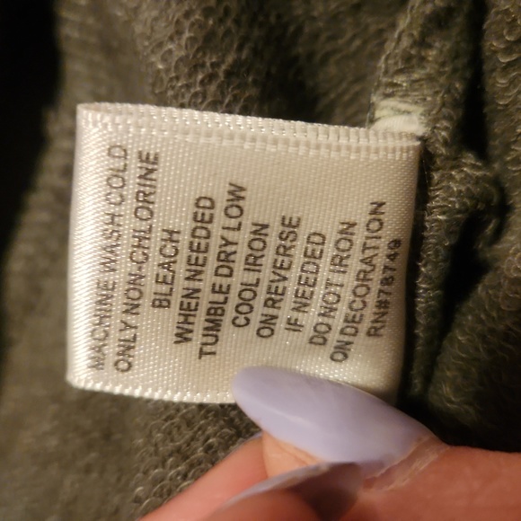 💥2/$25💥 Cut & Paste Longsleeve Green Ombre Sweater - Picture 12 of 12